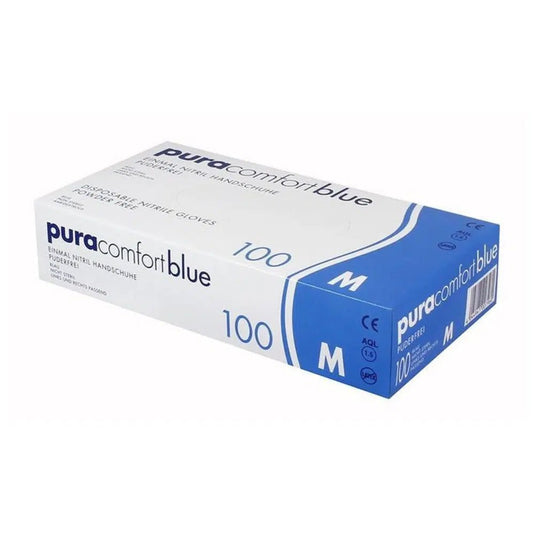 Bielo-modrá krabička s modrými nitrilovými rukavicami AMPri Pura Comfort, veľkosť Medium, obsahujúca 100 kusov. Tieto nitrilové vyšetrovacie rukavice spoločnosti AMPri Handelsgesellschaft mbH neobsahujú púder ani latex, a preto sú ideálne na použitie v potravinárskom priemysle alebo v zdravotníckych zariadeniach. Krabička obsahuje aj čiarový kód a symboly s podrobnými informáciami o produkte.