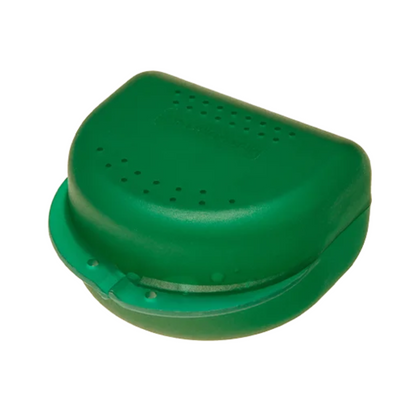 AMPri krabička na strojčeky z polypropylénu pre dospelých v rôznych farbách, s rozmermi 80 x 80 x 45 cm, s klapacím viečkom a malými ventilačnými otvormi na vrchu.