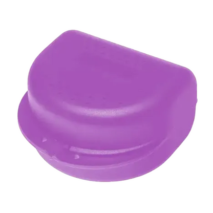 AMPri PP Dental krabička na strojčeky pre dospelých, dostupná v rôznych farbách a s rozmermi 80x80x45 cm, je vyrobená AMPri Handelsgesellschaft mbH z odolného polypropylénu. Má sklápacie veko a hladký, zaoblený dizajn, ktorý je ideálny na zabezpečenie ortodontických prác.