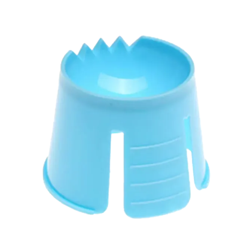 Nástroj v tvare pazúra z polypropylénu s oblou základňou a otvorenými štrbinami na umiestnenie vlasov, opísaný ako „AMPri PP jednorazový Dappen“ od AMPri Handelsgesellschaft mbH.