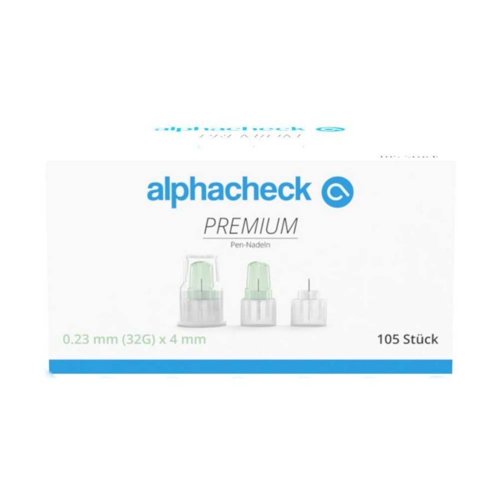 Biela škatuľka s nápisom „Alphacheck PREMIUM Pen-ihly, rôzne veľkosti“ v zeleno-modrom dizajne, navrhnutá pre minimálnu bolesť pri podávaní inzulínu. Obsahuje 105 kusov s rozmermi 0,23 mm (32G) x 4 mm. Na prednej strane sú zobrazené tri Pen-ihly od Berger Med GmbH.