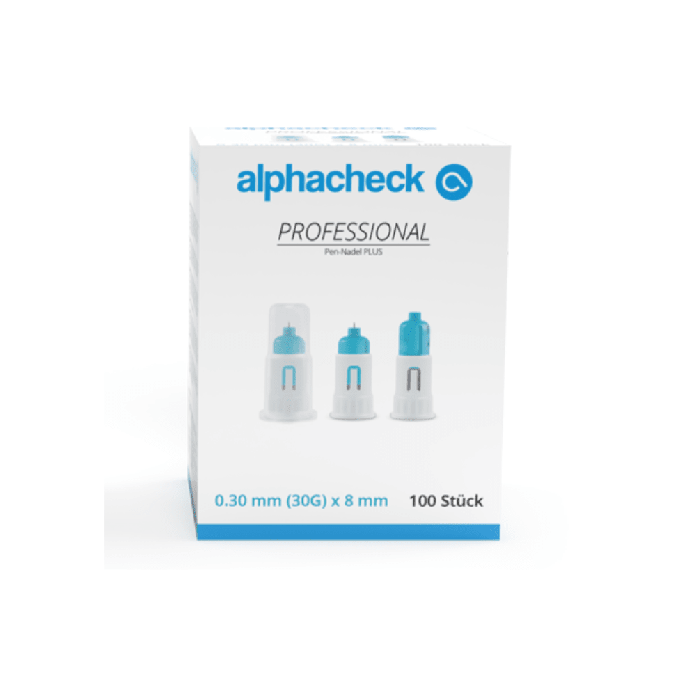 Krabička ihiel Alphacheck professional Pen-Nadel PLUS, rôzne veľkosti. Biela krabička s modrými akcentmi obsahuje 100 kusov sterilných ihiel s rozmermi 0,30 mm (30G) x 8 mm určených na injekcie inzulínu. Na prednej strane sú vyobrazené tri ihly do perového aplikátora s textom v modrej a čiernej farbe od spoločnosti Berger Med GmbH.
