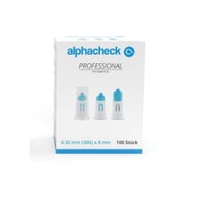 Krabička ihiel Alphacheck professional Pen-Nadel PLUS, rôzne veľkosti. Biela krabička s modrými akcentmi obsahuje 100 kusov sterilných ihiel s rozmermi 0,30 mm (30G) x 8 mm určených na injekcie inzulínu. Na prednej strane sú vyobrazené tri ihly do perového aplikátora s textom v modrej a čiernej farbe od spoločnosti Berger Med GmbH.