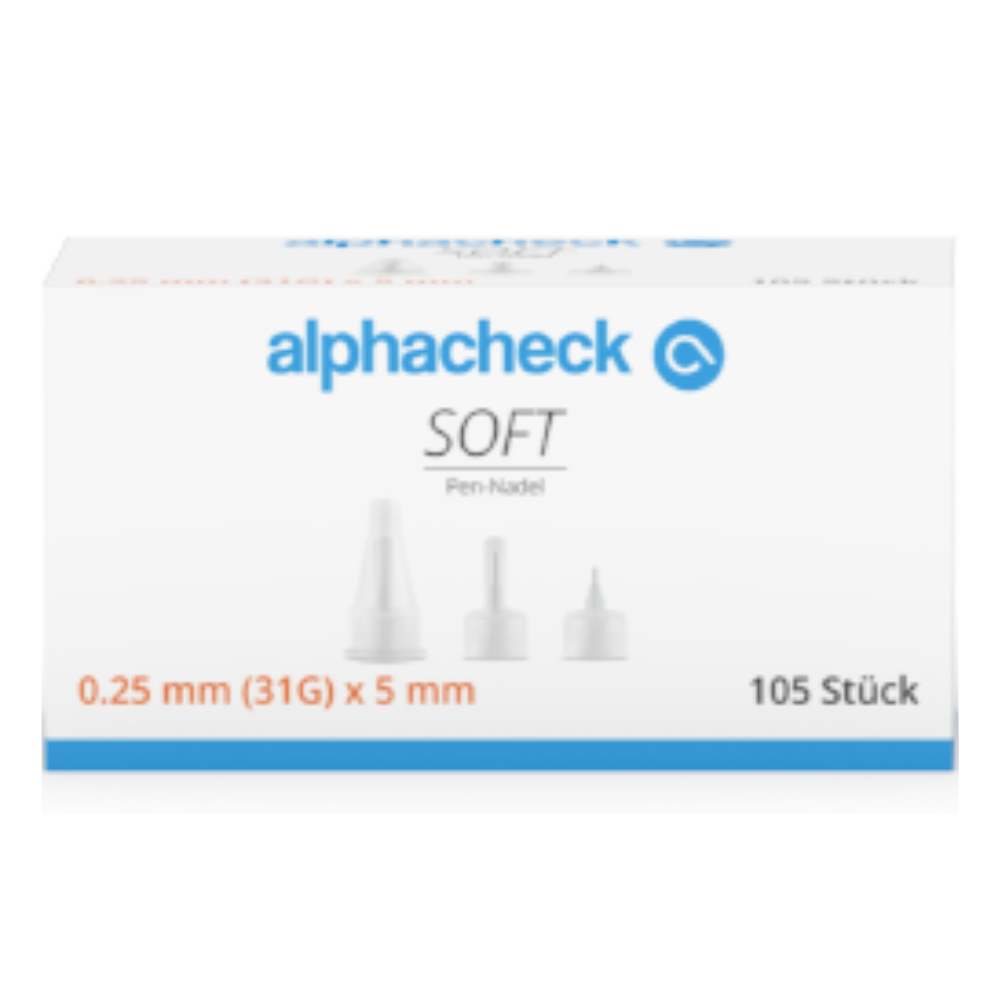 Obrázok zobrazuje škatuľku Alphacheck Soft Pen-ihiel, rôzne veľkosti, 105 kusov/balenie od Berger Med GmbH. Prevažne biela škatuľka s modrým a oranžovým textom obsahuje 105 kusov 0,25 mm (31G) x 5 mm ihiel, perfektné pre inzulínové injekcie a so silikónovým povlakom pre jemnejšie injekcie.