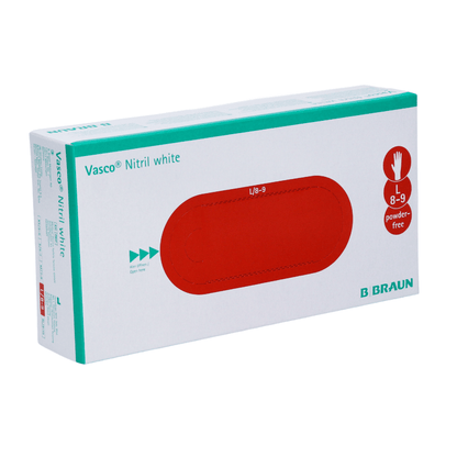 Škatuľa s bielymi B. Braun Vasco® nitrilovými jednorazovými rukavicami od B. Braun Deutschland GmbH & Co. KG, veľkosť 8-9. Balenie má červený oválny dizajn so symbolom ruky v rohu, ktorý označuje bezlatexové, bezpúdrové rukavice.