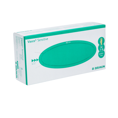 Škatuľa B. Braun Vasco® Sensitive Latexové vyšetrovacie rukavice vo veľkosti Medium (7-8) od B. Braun Deutschland GmbH & Co. KG je dodávaná v prevažne bielom a zelenom balení so symbolom ruky, ktorý označuje, že tieto rukavice sú bez prášku a s materiálom prírodného latexu určené na citlivé aplikácie.