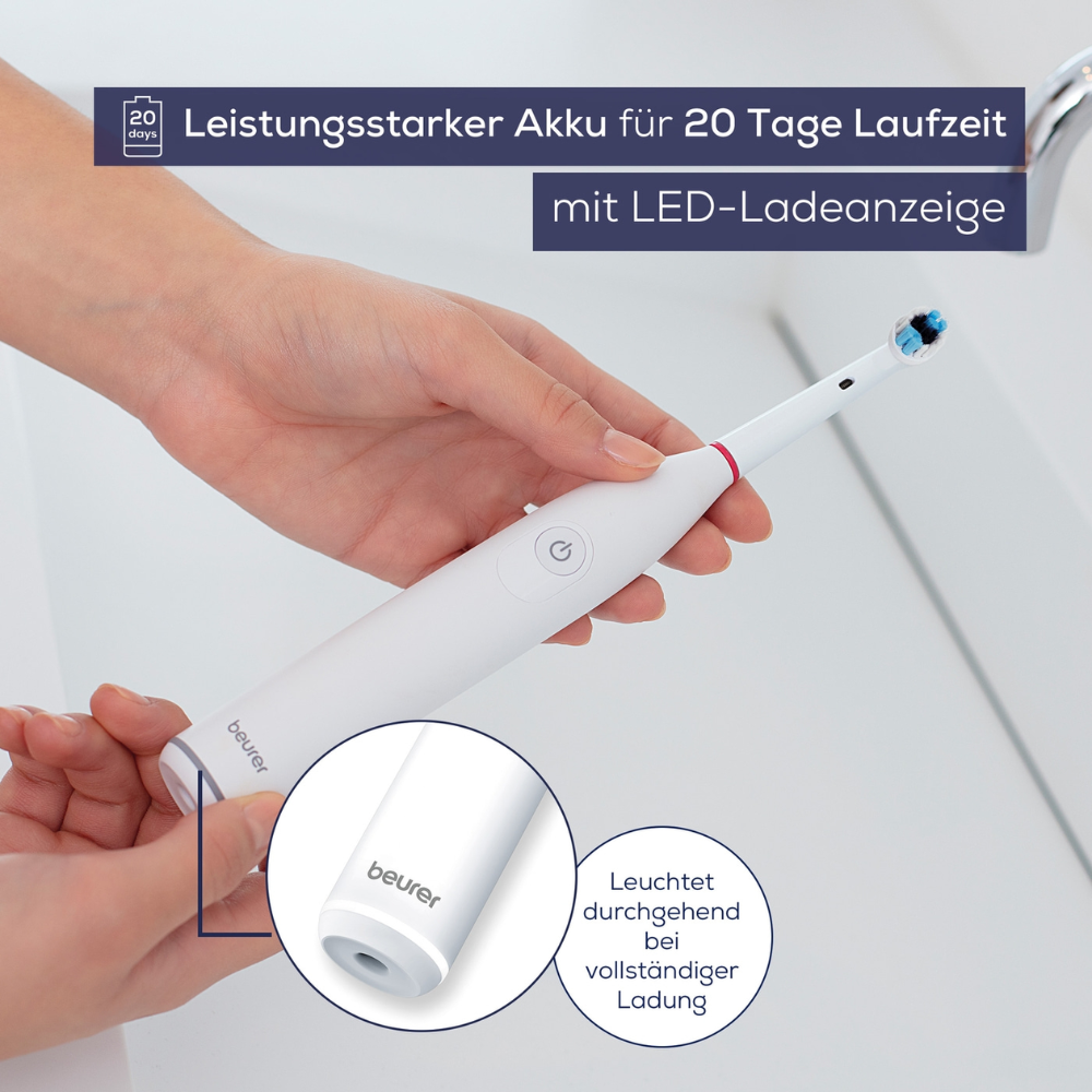 Osoba drží Beurer TB 30 elektrickú zubnú kefku, zabalenú ako 1 kus. Text na obrázku zdôrazňuje, že táto zubná kefka od Beurer GmbH má výkonnú batériu s výdržou 20 dní, disponuje LED indikátorom nabíjania a používa oscilačnú technológiu. Detailný záber ukazuje, že indikátor nabíjania pri plnom nabití nepretržite svieti.