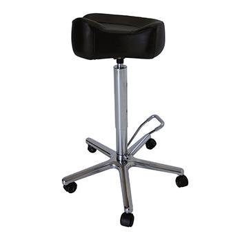 Novocal OP-stolička so sedlovým sedadlom má nerezové prevedenie, 5-násobný tlakový odliatok a výškové nastavenie pre plynulú mobilitu.