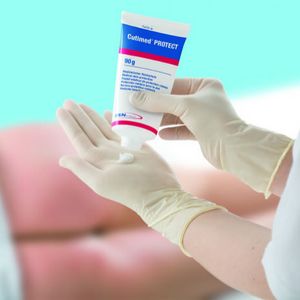 Cutimed PROTECT, Medizinischer Hautschutz, Creme – im Einsatz