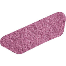 Jedna samostatná Diversey Twister S-Pad Pink (45x15 cm, 1 kus) na údržbovú čistiacu vinylových podláh vo vysoko frekventovaných oblastiach je zobrazená na bielom pozadí. Pad má drsný, štruktúrovaný povrch s inovatívnou Twister technológiou.