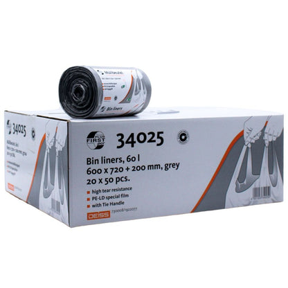 Karton DEISS First Plus Pcr vrecia na odpadky 60 litrov, 34045 zobrazuje navrchu rolku s nápisom „Vrecia na odpadky, 60L, 600 x 720 + 200 mm, sivé“ a sú vyrobené klimaticky neutrálne so zložením 40% PCR podielu. Využite pevnosť špeciálnej PE-LD fólie s praktickými úchytkami. Balenie obsahuje 20 roliek po 50 kusov od EMIL DEISS KG (GmbH + Co.).