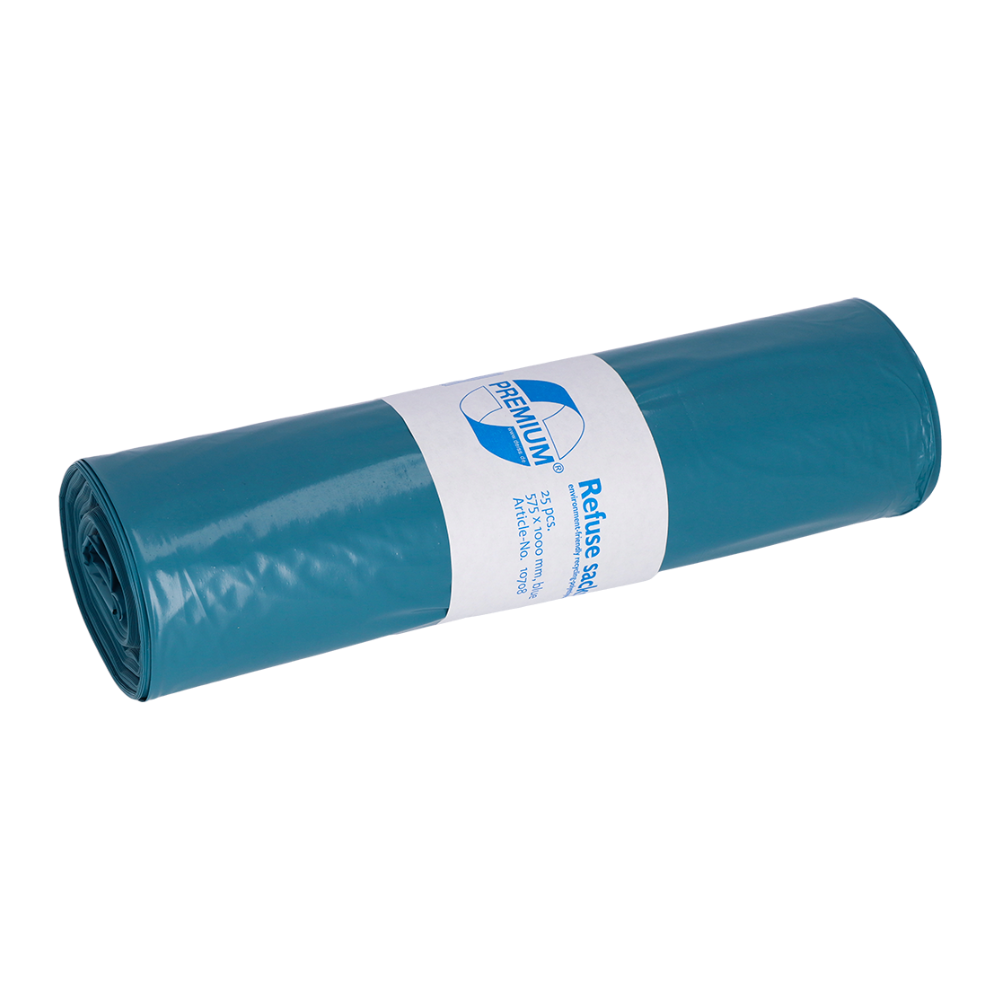 Vor einem schlichten weißen Hintergrund ruht eine Rolle blauer DEISS Premium Müllsäcke aus LDPE der EMIL DEISS KG (GmbH + Co.), mit einem weißen Etikett, das das Logo zeigt und die erstklassige Produktqualität hervorhebt.