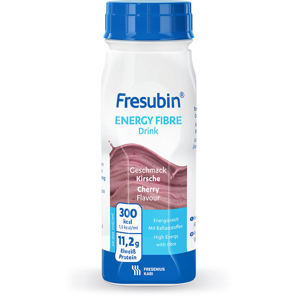 Eine 200-ml-Flasche Fresubin Energy Fibre Drink (Fresenius Kabi Deutschland GmbH), Geschmacksrichtung Kirsche, liefert 300 kcal, 11,2 g Eiweiß und ist energiereich mit Ballaststoffen. Die Flasche ist weiß mit blauen und lila Akzenten.