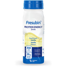 Eine 200 ml Flasche Fresubin Protein Energy Drink von Fresenius Kabi Deutschland GmbH in der Geschmacksrichtung Vanille, mit 300 kcal und 20g Eiweiß pro Portion, mit der Kennzeichnung High Energy/Protein. Die weiße Flasche ist mit blauen Akzenten versehen.