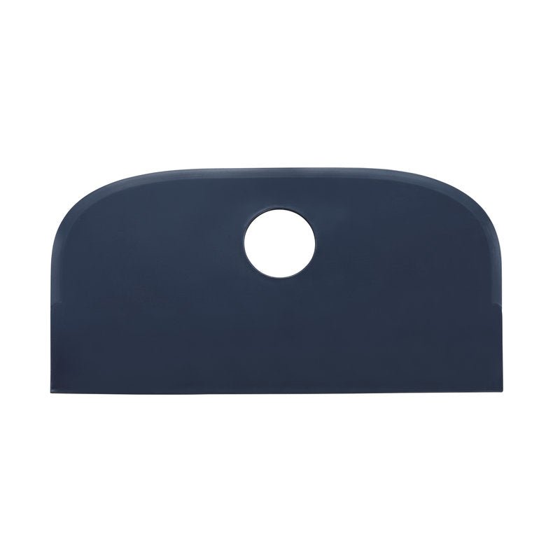 Pravouhlý, tmavomodrý kryt umývadla so zaoblenými hornými rohmi a stredovým, okrúhlym výrezom dokonale zapadá k METDEC PREM. ŠKRABKA VEĽKÁ, PP, FLEXIBILNÁ, MODRÁ, 230X118MM od Haug Bürsten KG pre efektívne čistenie.