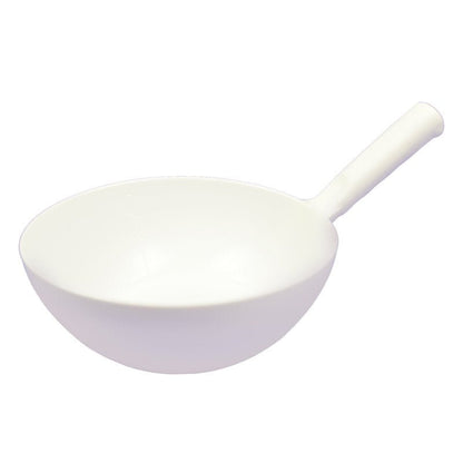 SCHÖPFKELLE RUND 1,5 L od Haug Bürsten KG (360 x Ø220 x 80 mm) je biela, okrúhla porcelánová misa s priamou rukoväťou, ideálna na zahrievanie a odparovanie tekutín v laboratóriu.