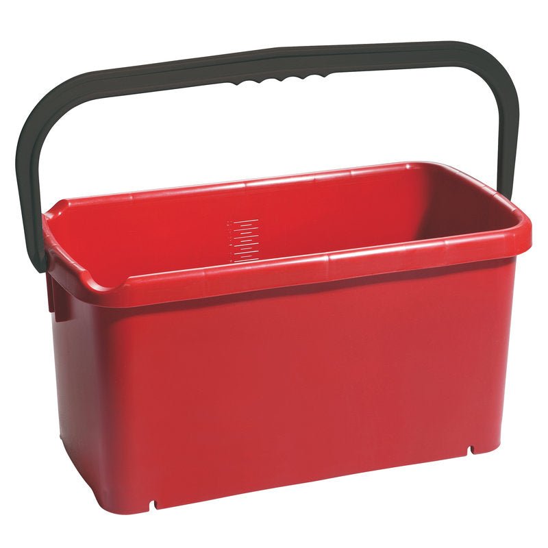 VEDRO, ŠTVORCOVÉ, PP od Haug Bürsten KG má kapacitu 20 L (480x235x230 mm), je vyrobené z červeného polypropylénu a má veľké čierne držadlo. Vnútorný priestor je prázdny, strany sú hladké, dno mierne zaoblené.