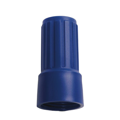 Modrý plastový konektor s rebrovanou hornou časťou a hladkou spodnou časťou na skrúcanie elektrických vodičov, kompatibilný s maticou pre adaptér E1100019 od Haug Bürsten KG pre bezpečné spojenia.