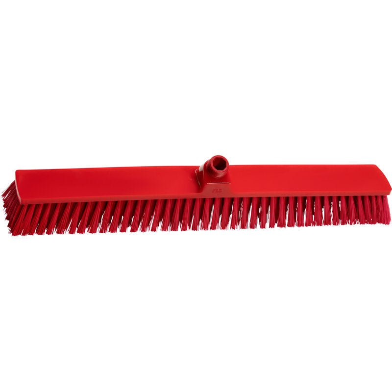 Červený veľký zametací metla, PBT ø 0,50 MM STREDNÝ (600x72x51 mm) od Haug Bürsten KG je so svojimi pevnými PBT štetinami a centrálnym úchytom na rukoväť ideálny na zametanie veľkých plôch. Zobrazené na bielom pozadí.