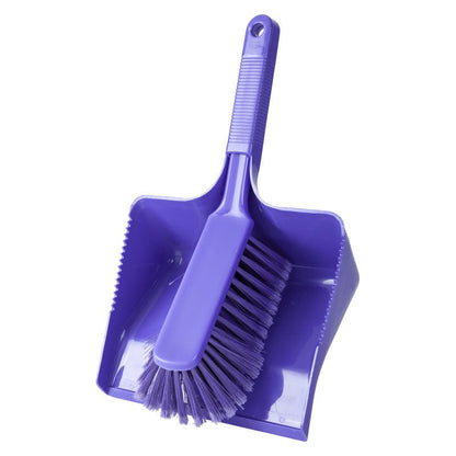 KEHRGARNITUR, WEICH, 350MM od Haug Bürsten KG je fialová plastová sada s 350mm lopatkou a zodpovedajúcim štetcom. Kefa sedí v lopatke, rukoväť leží na rukoväti lopatky, mäkké štetiny smerujú nadol.