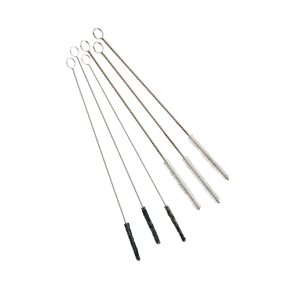 Súprava Haug tryskových kefiek s V2A nehrdzavejúcou oceľou 6-dielna od Haug Bürsten KG obsahuje päť tenkých čistiacich kefiek s nerezovými rukoväťami a slučkovými koncami, s farebnými štetinami: dve čierne, dve biele a jedna sivá. Ideálne pre detailné profesionálne čistiace úlohy.