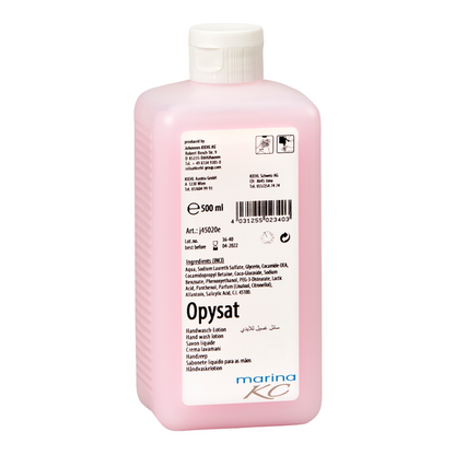 Ružová 500 ml fľaša Kiehl Opysat Handwasch-Lotion od Johannes Kiehl KG, pH-neutrálne mydlo na ruky, má bielu etiketu s údajmi o produkte, zložení, čiarovým kódom, symbolmi a "marina KC" na spodnej časti pre jemné umývanie rúk.