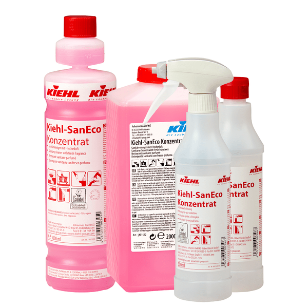 Abgebildet sind sechs leere 500 ml Kiehl-SanEco lievikové fľaše od Johannes Kiehl KG, každá voliteľne s penovým rozprašovačom alebo striekacím uzáverom. Fľaše sú označené etiketami pre návod na použitie.