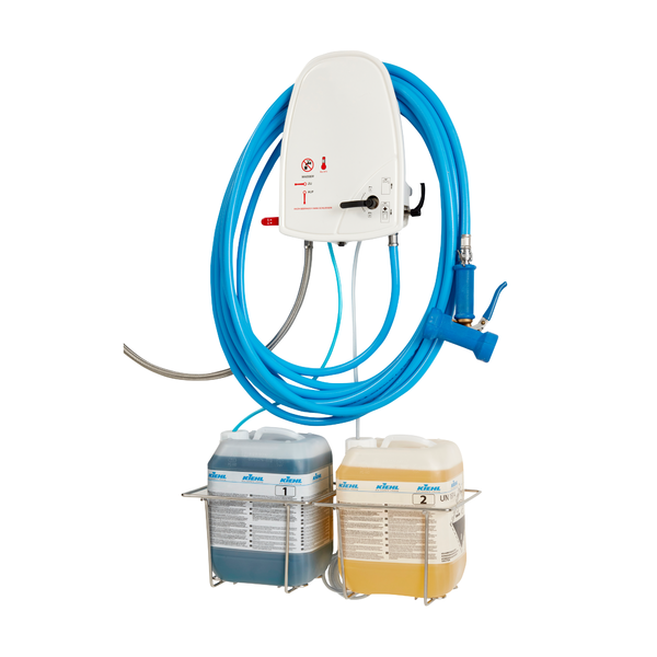 Hadica Johannes Kiehl KG Kiehl s prípojným kusom je navrhnutá pre zariadenia ARCANTEC a umožňuje bezpečné dávkovanie chemikálií na stenu s kompatibilnými tryskami a nádobami na čistiace prostriedky v kovových držiakoch.