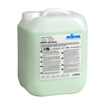10-litrová nádoba z priesvitného plastu s avivážou Kiehl ARENAS-soft od Johannes Kiehl KG, s bielou rukoväťou, detailným štítkom, viditeľnou svetlozelenou tekutinou a formulou pre dlhodobú sviežosť pre dlhotrvajúcu sviežosť a jemnú bielizeň.
