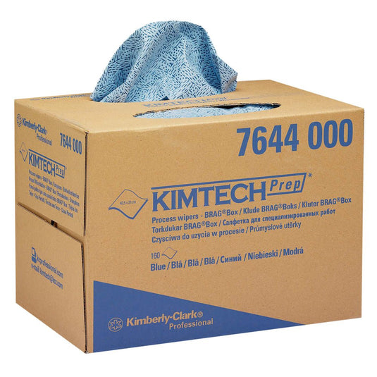 Modrá utierka s vzorom Kimtech® na priemyselné účely sa vydáva z hnedej krabice Kimberly-Clark GmbH BRAG™ (1 krabica x 160 utierok). Na krabici sú uvedené informácie o produkte a je ideálna na priemyselné čistenie.