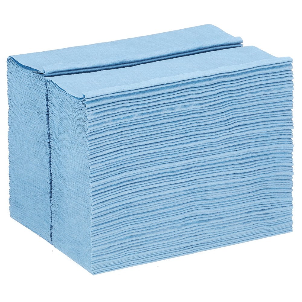 Úhľadne naskladaný stoh modrých čistiacich utierok WypAll® X80 PowerClean od Kimberly-Clark GmbH, usporiadaný v obdĺžnikovom bloku z BRAG™ boxu (oceľovo modrá, 1 box x 160 listov).