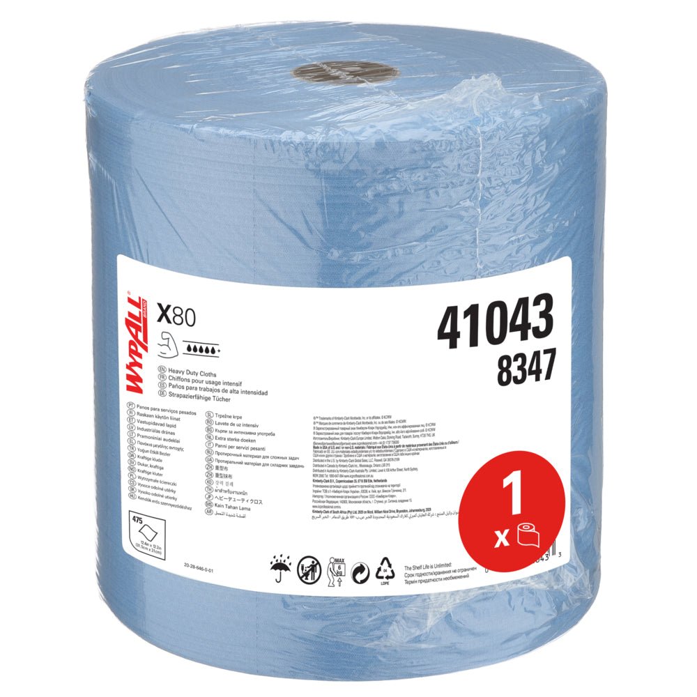 Veľká modrá rolka WypAll® X80 PowerClean (31,00 x 31,50 cm) od Kimberly-Clark GmbH, ideálna na profesionálne čistenie, zabalená v plaste s bielym štítkom s nápisom "WypAll", kód 41043, ako aj symbolmi pre recykláciu a manipuláciu.