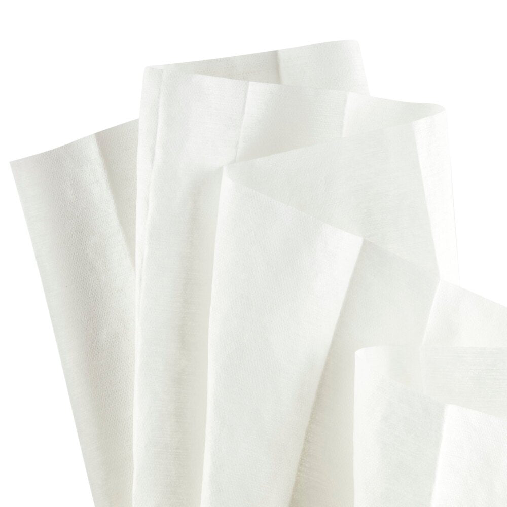 Niekoľko utierok WypAll® X60 General Clean od Kimberly-Clark GmbH je rozložených na bielom pozadí a zdôrazňuje použitie na čistenie a pohodlie veľkej rolky so 650 utierkami na rolku.