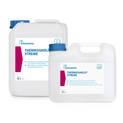 Dva biele plastové kontajnery od Dr. Schumacher THERMOSHIELD® XTREME od Dr. Schumacher GmbH, jeden 10L a jeden 5L kontajner, sú zobrazené vedľa seba, s modrými uzávermi a etiketami, ktoré obsahujú názov produktu a informácie o ochrane povrchu.