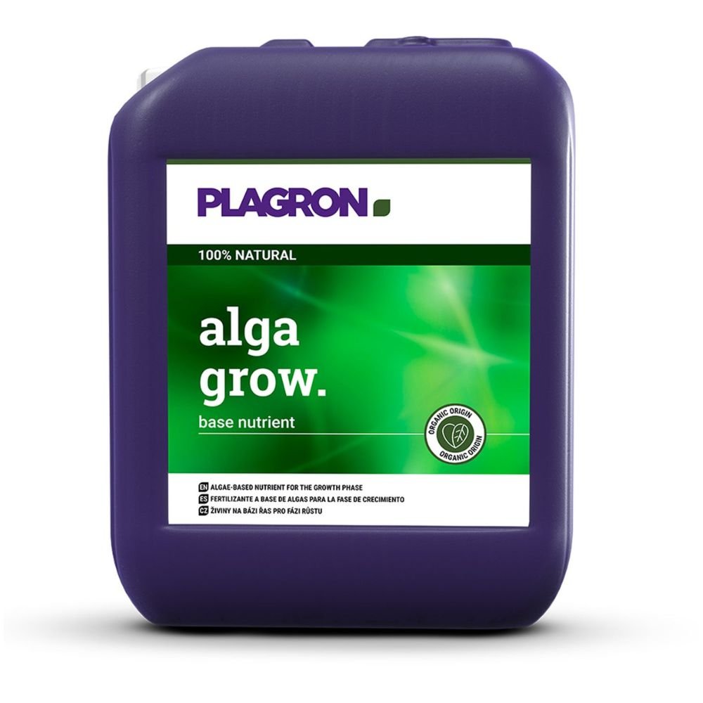 Veľký fialový džbán s nápisom „Plagron Alga Grow Prírodné rastové hnojivo“ od Bertels B.V. má zelené pozadie s textom v angličtine a španielčine. Tento štvorcový kontajner s hornou rukoväťou je ideálne prírodné rastové hnojivo pre vašu záhradu.