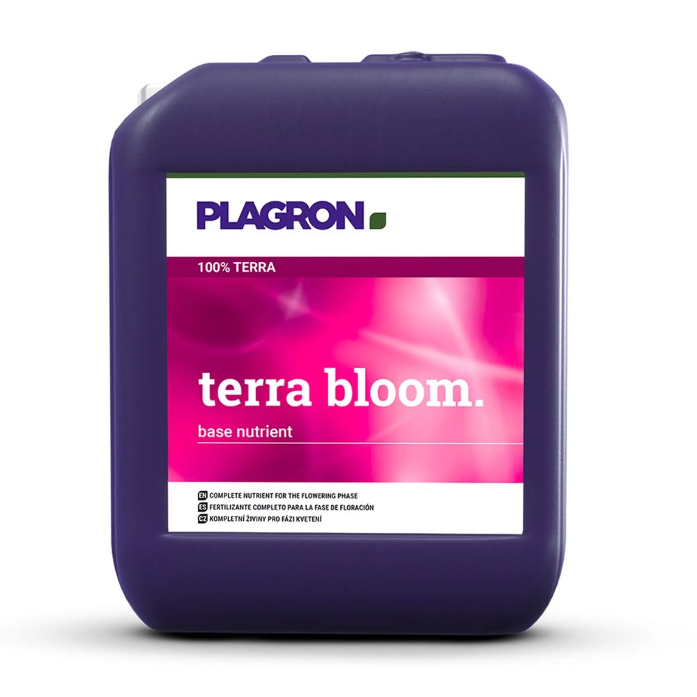 Veľká, tmavofialová fľaša s Plagron Terra Bloom živinou od Bertels B.V. vyniká svojou nápadnou etiketou „Terra Bloom“. Ideálna pre fázu kvitnutia, je to perfektná voľba pre hnojivo na kvitnutie.