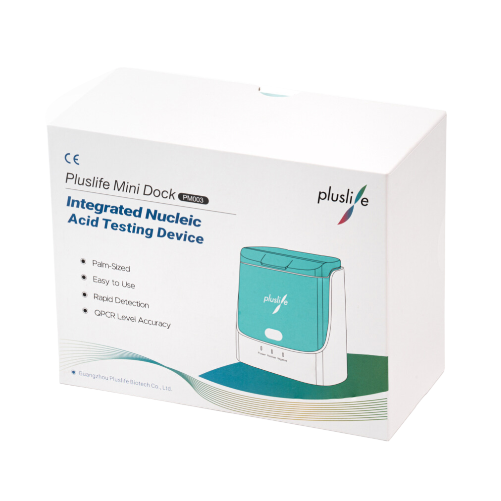 Obrázok ukazuje bielu škatuľu pre integrované zariadenie na testovanie nukleových kyselín Pluslife (verzia pre veterinárov). Zvýraznená je kompaktná veľkosť, užívateľsky prívetivý dizajn a rýchla detekcia s presnosťou QPCR, čo ho robí ideálnym pre použitie vo veterinárnej medicíne a ako PCR testovacie zariadenie pre domáce zvieratá.
