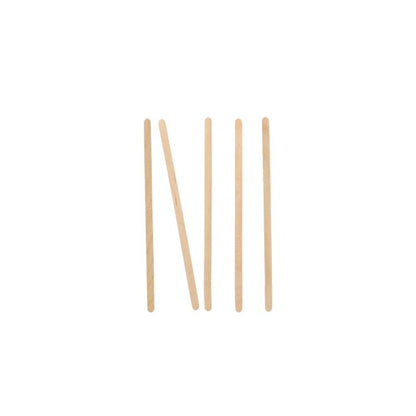 Fünf PAPSTAR Rührstäbchen Holz "pure" (14 cm) der PAPSTAR GmbH sind auf weißem Grund als Strichmännchen angeordnet: vier stehend, eines diagonal über die anderen gelegt.