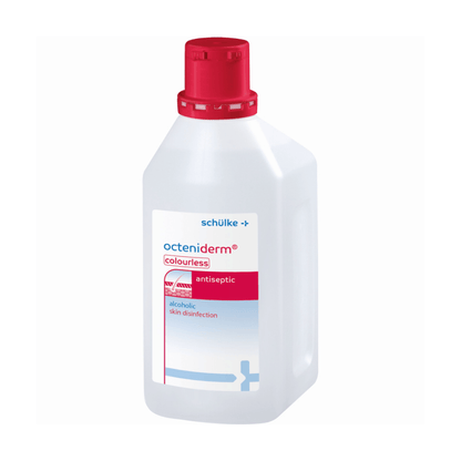 Biela plastová fľaša s Octeniderm® bezfarebným kožným antiseptikom od Schülke & Mayr GmbH, bezalkoholovým dezinfekčným prostriedkom na pokožku s červeným uzáverom, na jednofarebnom pozadí. Etiketa obsahuje