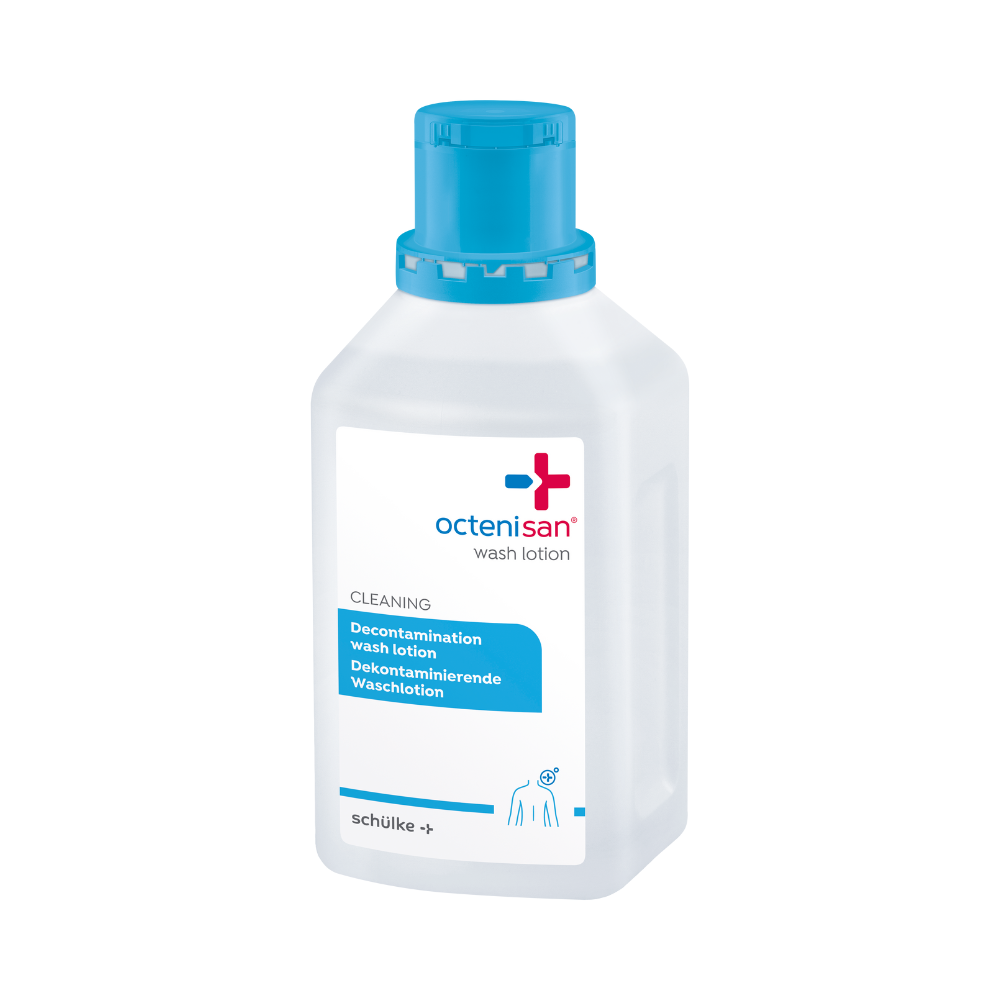Priehľadná plastová fľaša Schülke Octenisan Waschlotion od spoločnosti Schülke & Mayr GmbH s modrým uzáverom a dvojjazyčnou etiketou stojí vzpriamene na bielom pozadí, ideálna na antiseptické čistenie pokožky a hygienickú starostlivosť o telo.