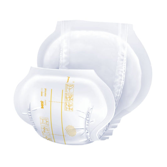 Zwei übereinander gelegte weiße Schutzmasken mit detaillierten gelben Gittermarkierungen, die auf Funktionsbereiche im Zusammenhang mit der Seni San Normal Inkontinenzvorlage von TZMO Deutschland GmbH hinweisen, vor einem sauberen, weißen Hintergrund.