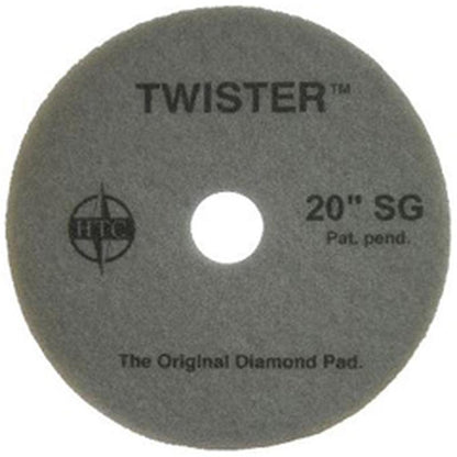 Twister Pad 10000 od Diversey Deutschland GmbH & Co. OHG je okrúhla, sivá podložka s centrálnym otvorom a nápisom "TWISTER 20'' SG - The Original Diamond Pad". Ideálne na čistenie a leštenie tvrdých podláh.