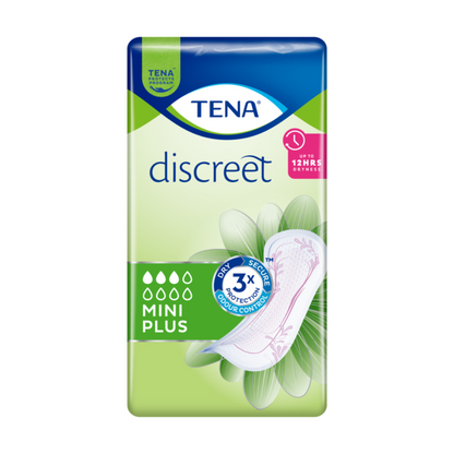Die Verpackung der TENA Discreet Mini Plus Inkontinenzeinlage, hergestellt von TENA - Essity Germany GmbH, ist in Blau und Grün gehalten. Sie hebt Merkmale wie „bis zu 12 Stunden Trockenheit“ und „3-fach Schutz Geruchskontrolle“ für Dreifachschutz hervor. Darüber hinaus ist ein auffälliges Bild einer Binde mit Blumenmuster zu sehen, um den wirksamen Blasenschwäche-Schutz hervorzuheben. Die Packung enthält 20 Stück.
