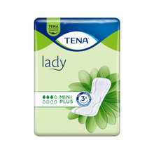 Balenie vložky TENA Lady Mini Plus od spoločnosti Essity Deutschland GmbH je ladené v zelenej farbe a nesie logo značky výrazne hore. Vedľa textu „3x ochrana“, ktorý zdôrazňuje technológiu DryZone pre zvýšenú účinnosť proti oslabeniu močového mechúra, je zobrazený obrázok vložky.