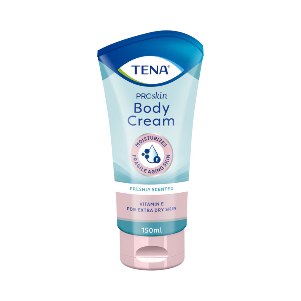 150 ml tuba TENA ProSkin Body Cream sa ponúka v svetlomodrom obale s tmavomodrým uzáverom. Formula obohatená o prírodné oleje a vitamín E hydratuje citlivú starnúcu pokožku, upokojuje suchú pokožku a zároveň poskytuje sviežu vôňu. Produkt je distribuovaný pod značkou TENA spoločnosťou Essity Germany GmbH.