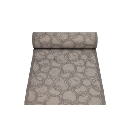 Stolový bežec PAPSTAR GmbH z ROYAL kolekcie je 24m x 40cm veľká, látkového vzhľadu rolka z celulózovej viskózovej zmesi, ktorá má kruhový geometrický vzor v odtieňoch šedej a béžovej. Čiastočne rozvinutý materiál elegantne ukazuje svoje bezšvíkové dizajny.
