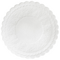 Okrúhly, biely podložka z tkaniny od Duni GmbH s priemerom 9 cm, viacerými vrstvami a zvlnenými okrajmi, ako aj s náročne vytlačenými vzormi na okraji. Tento produkt je dodávaný v balení s 500 kusmi.