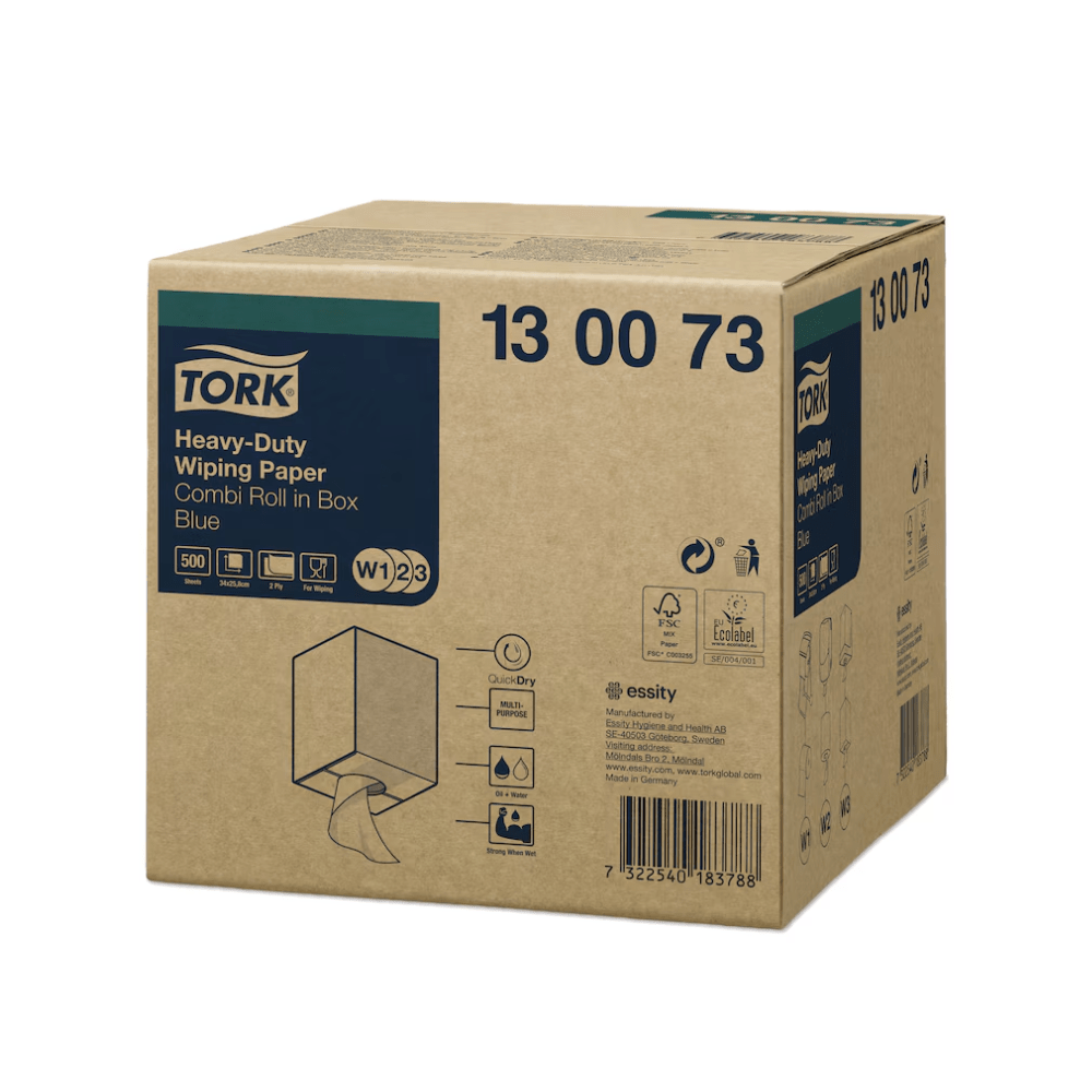 Zobrazený je modrý kartón s extra silnými viacúčelovými papierovými utierkami Tork 130073 Premium W1 W2 W3, s kapacitou 500 listov a rôznymi symbolmi. Produkt je 2-vrstvový v prémiovej kvalite a nesie značku Essity.