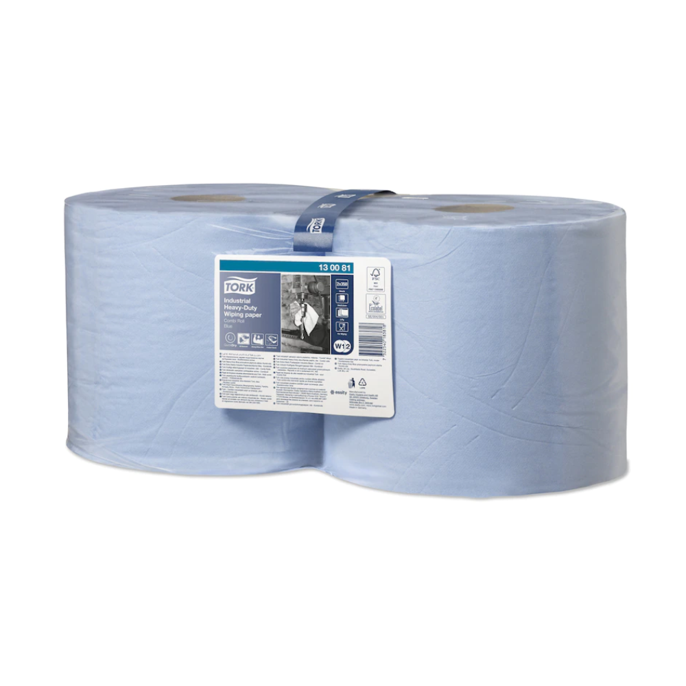 Dve veľké role Tork 130081 extra silné priemyselné papierové utierky Premium, zabalené v priehľadnom plaste, sú ideálne na odstránenie oleja, tuku a mazív. Štítok obsahuje informácie o produkte, vrátane značky TORK – Essity Professional Hygiene Germany GmbH a podrobné špecifikácie. Tieto utierky sú vhodné na použitie so systémami dávkovačov Tork Maxi s vnútorným odvíjaním.