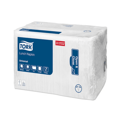 Balenie Tork 509300 obedová servítka biela univerzálna servítka od spoločnosti Essity Professional Hygiene Germany GmbH je navrhnuté pre rýchle občerstvenie. Balenie obsahuje modrú etiketu s nápismi „Universal“, „Otvoriť & Zatvoriť“ a obrázkami servítok. Toto priemyselne kompostovateľné balenie obsahuje 150 jednovrstvových bielych servítok s rozmerom 12 palcov na štvorec.